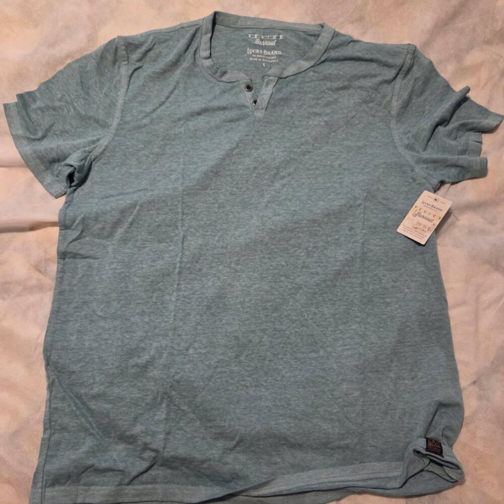 Lucky brand short sleeve mens shirt, two button front, brand new with tags, size